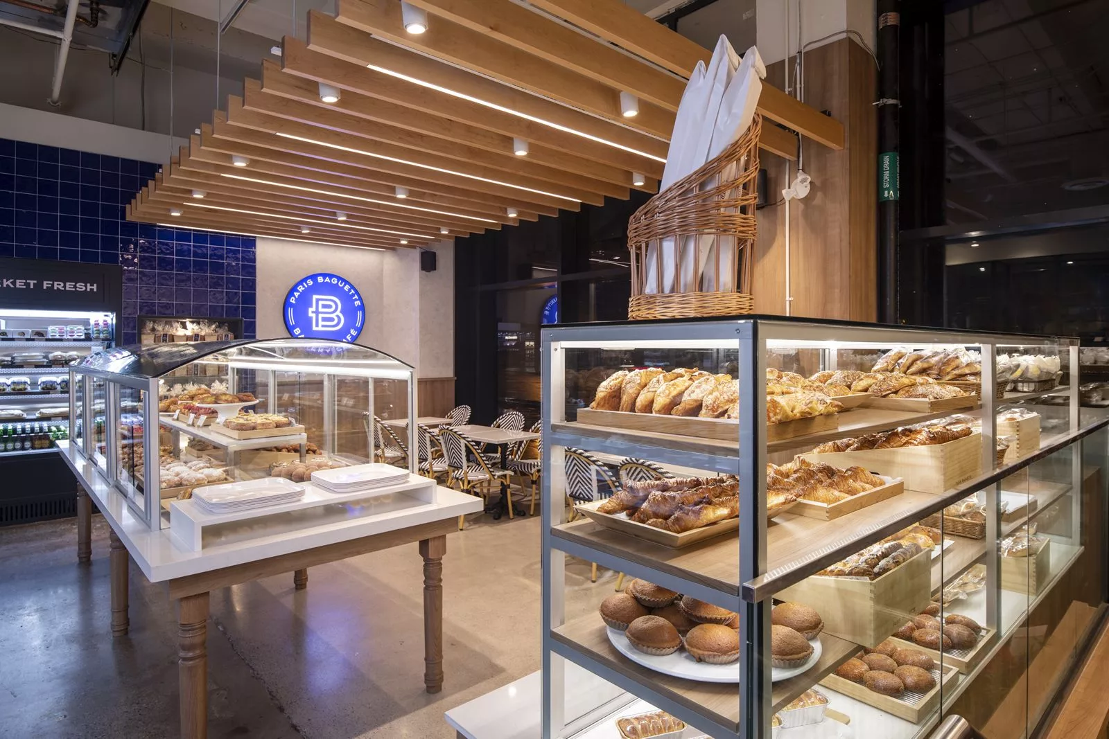 1698170105 283 Paris Baguette Continues To Dominate the Bakery Franchise Industry Signs 1 jpeg