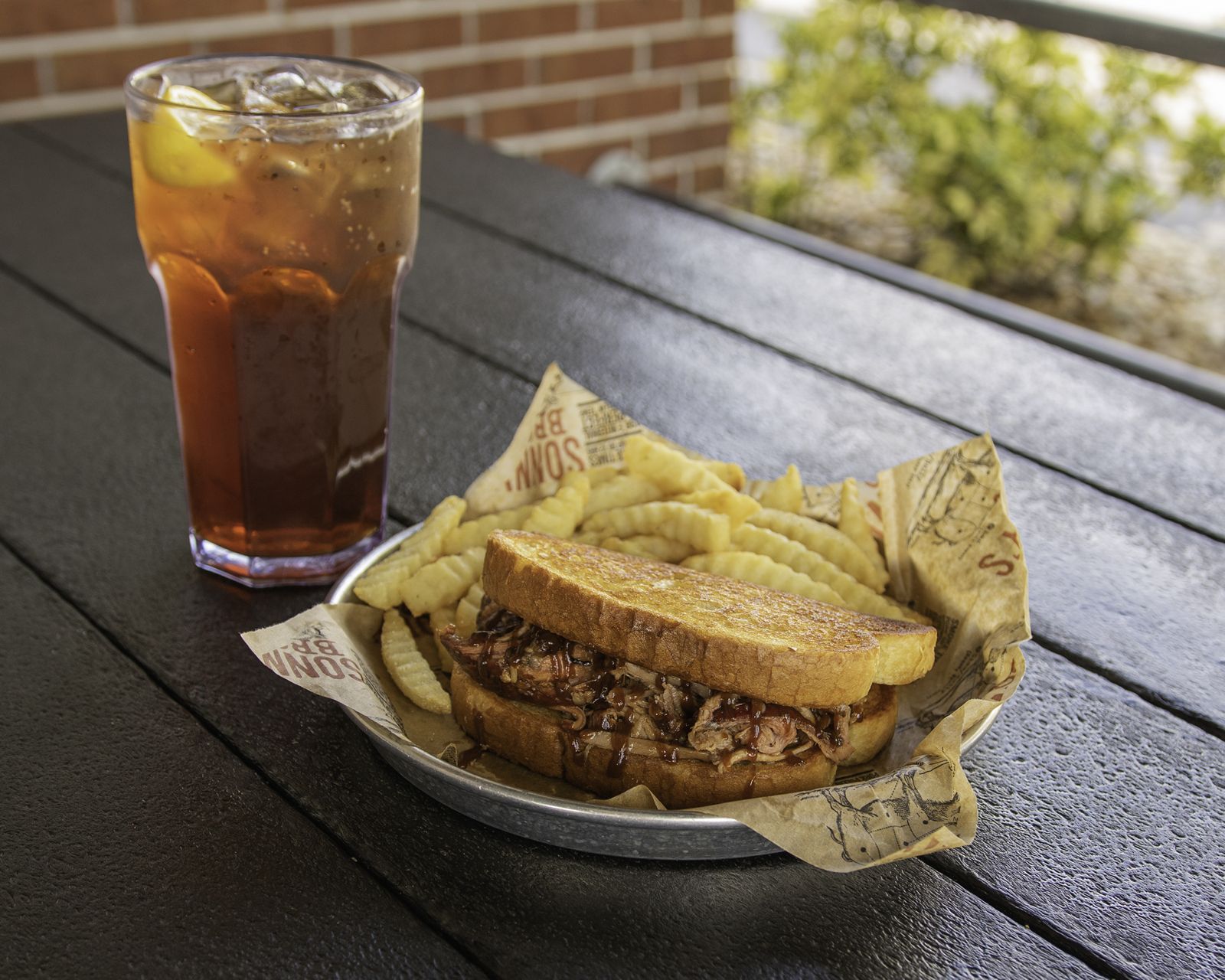 Sonny’s BBQ Celebrates Eighth Annual National Pulled Pork Day