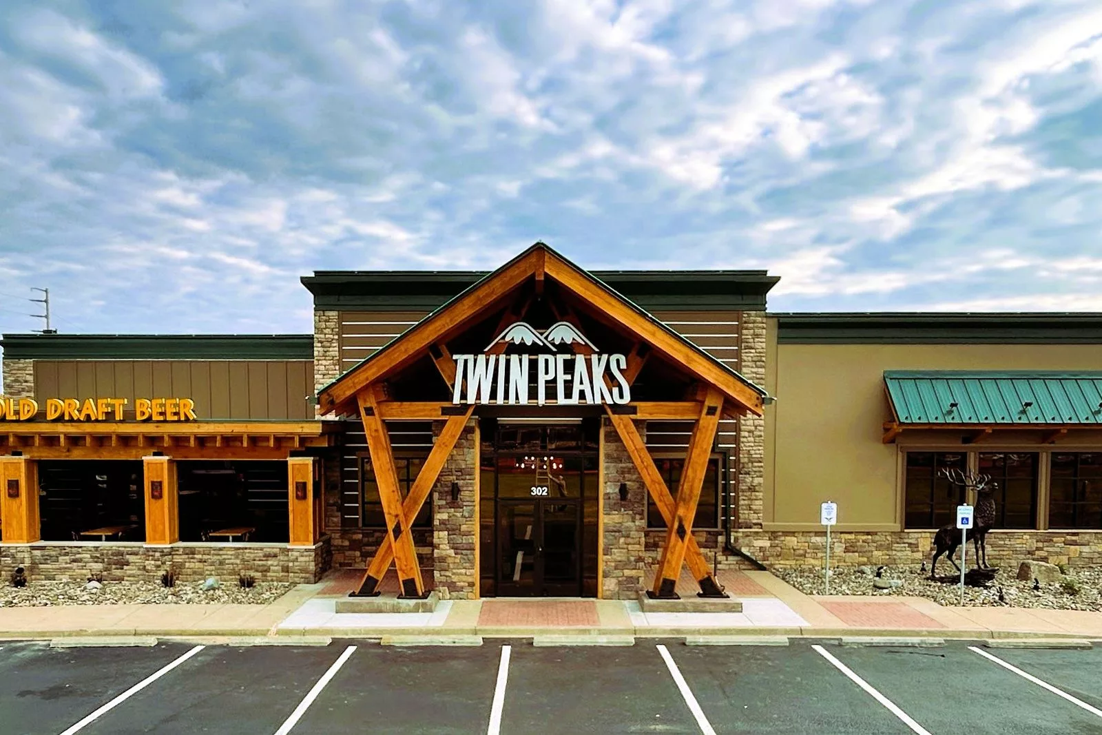 Twin Peaks Opens First Louisville Location jpg